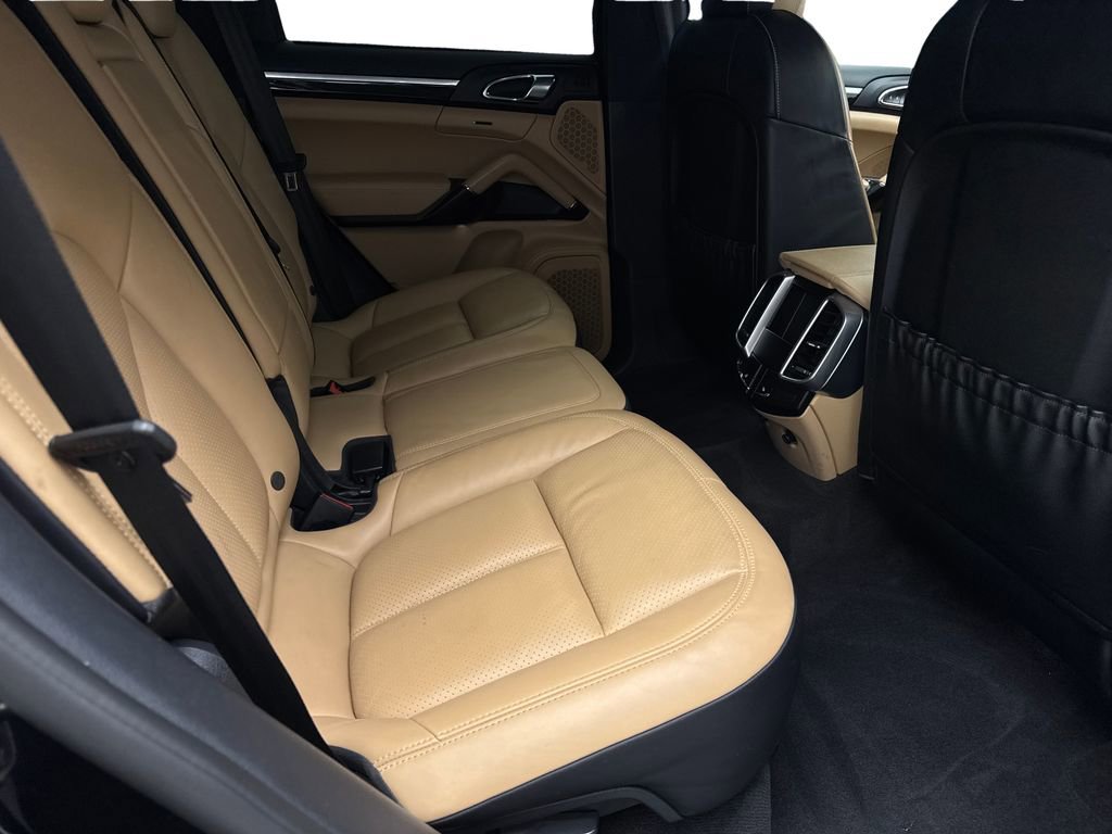 Used 2016 Porsche Cayenne image 38