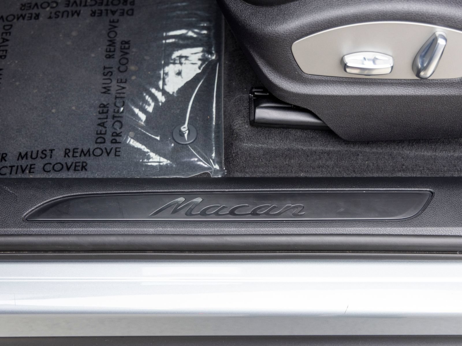 Certified 2026 Porsche Macan AWD/4WD image 29