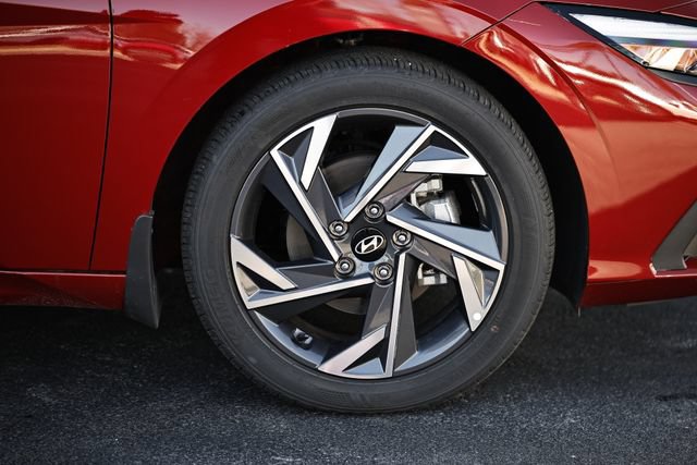Certified 2025 Hyundai Elantra Sport FWD image 5