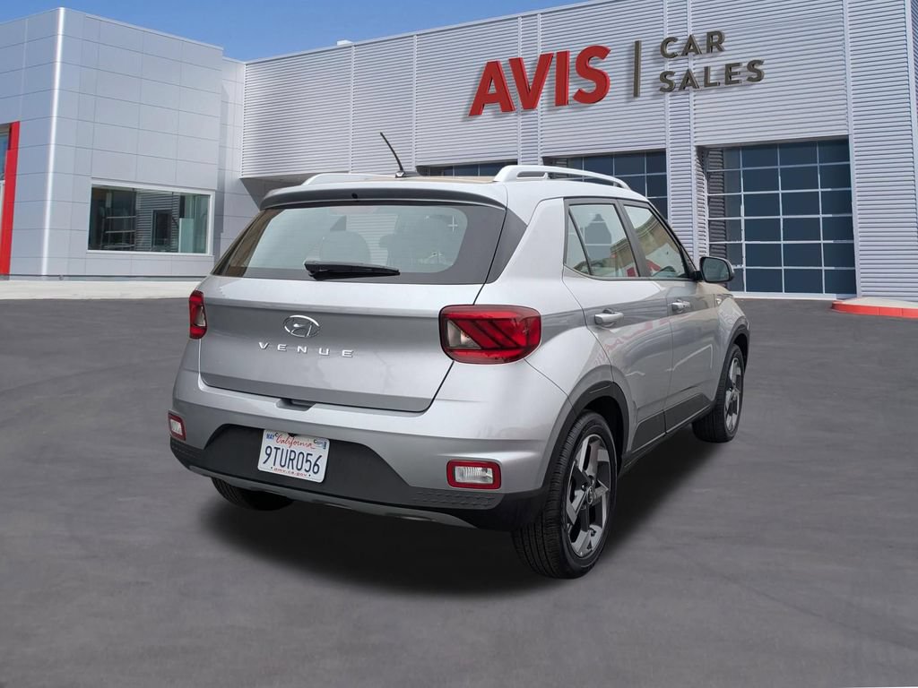 Used 2025 Hyundai Venue SEL FWD image 6