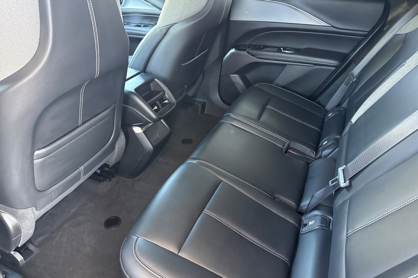 Used 2024 Cadillac Lyriq Tech AWD/4WD image 6