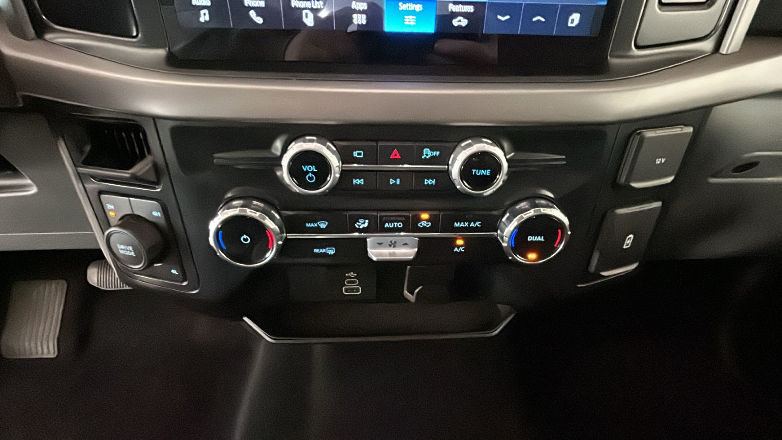 Used 2025 Ford F150 XLT AWD/4WD image 25