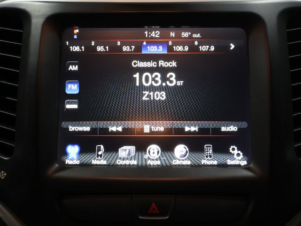 Used 2017 Jeep Cherokee Trailhawk w/ Cold Weather Group image 27