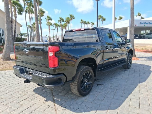 Used 2025 Chevrolet Silverado 1500 Custom Trail Boss w/ Dark Appearance Package AWD/4WD image 4