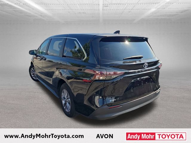 Used 2025 Toyota Sienna LE FWD image 5