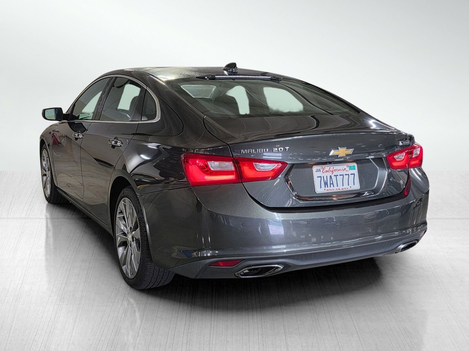 Used 2017 Chevrolet Malibu Premier w/ Premier Sun and Wheel Package FWD image 5
