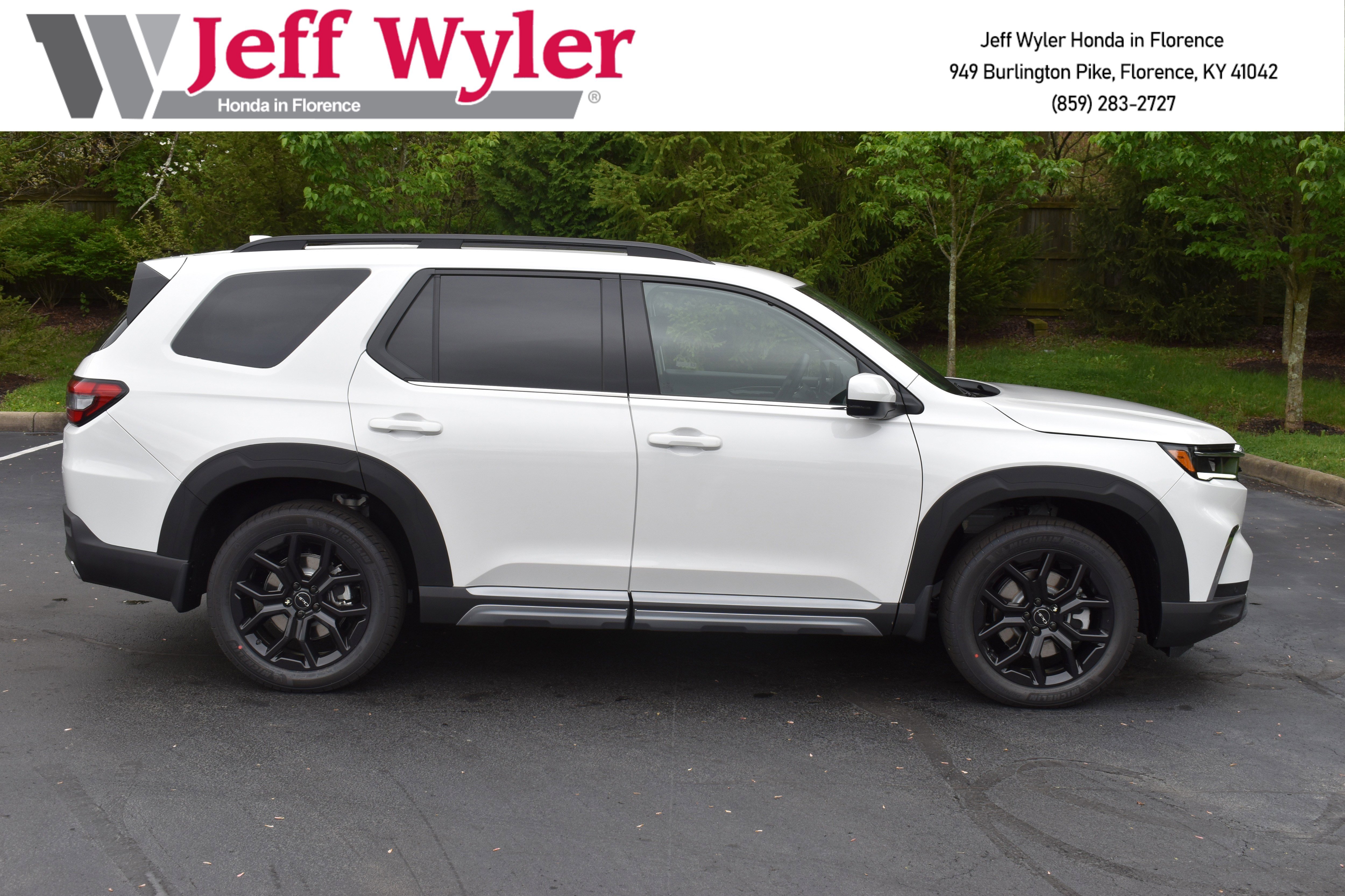 New 2025 Honda Pilot Touring image 9