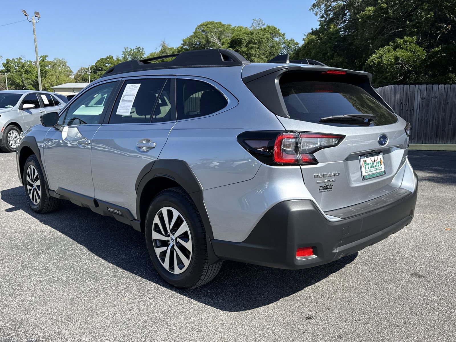 Used 2025 Subaru Outback Premium AWD/4WD image 3