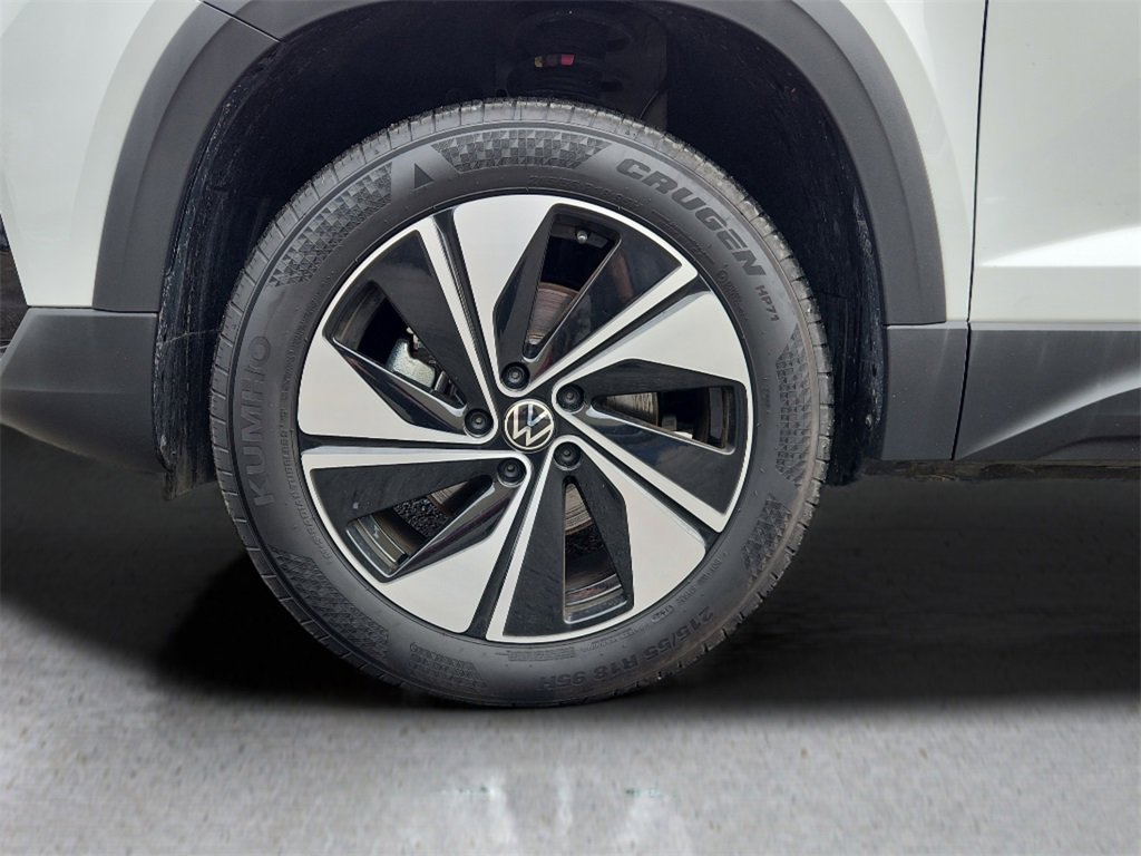 Used 2024 Volkswagen Taos SE w/ Panoramic Sunroof Package image 10