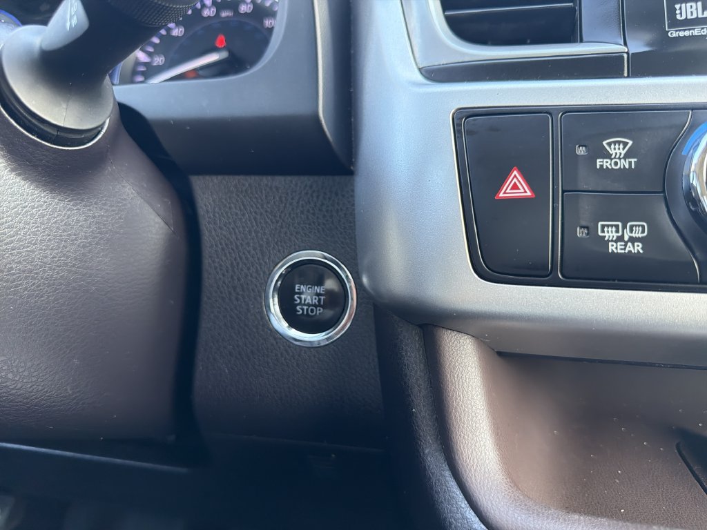 Used 2018 Toyota Highlander Limited AWD/4WD image 36