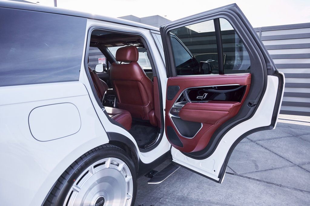 Used 2025 Land Rover Range Rover SE AWD/4WD image 24