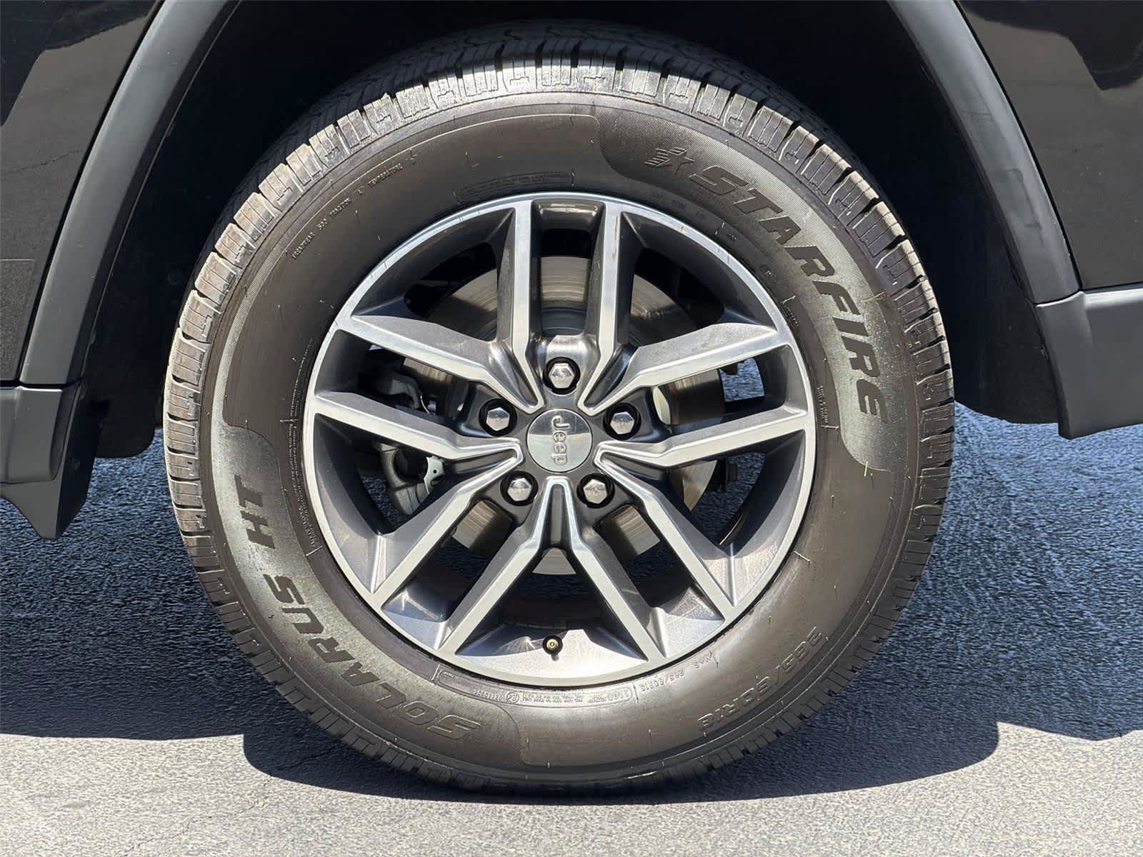Used 2017 Jeep Grand Cherokee Limited RWD image 9