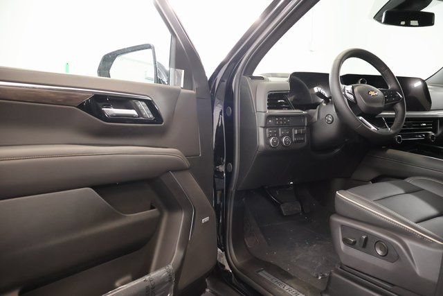New 2026 Chevrolet Suburban Premier w/ Sun And Tow Package AWD/4WD image 9