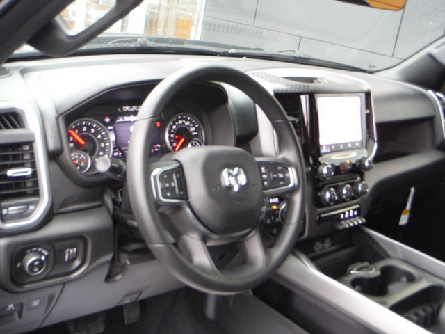 New 2026 RAM 1500 Express AWD/4WD image 3