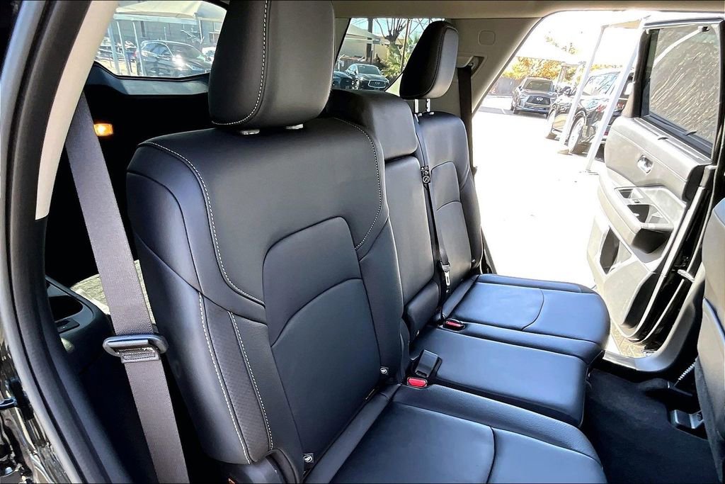 Used 2025 Nissan Pathfinder SL image 37