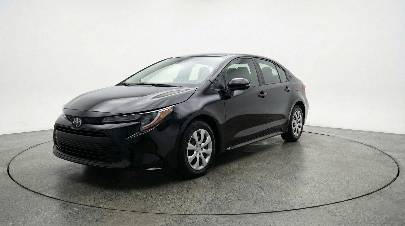 Used 2025 Toyota Corolla LE image 3