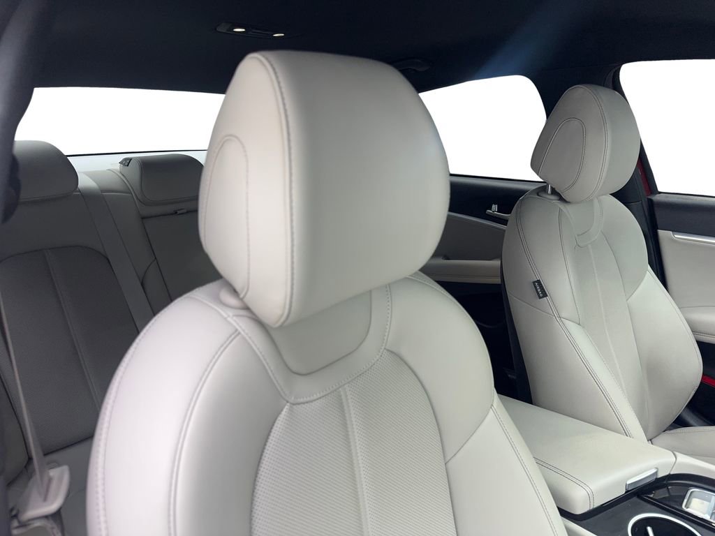 Used 2023 Genesis G70 2.0T image 46