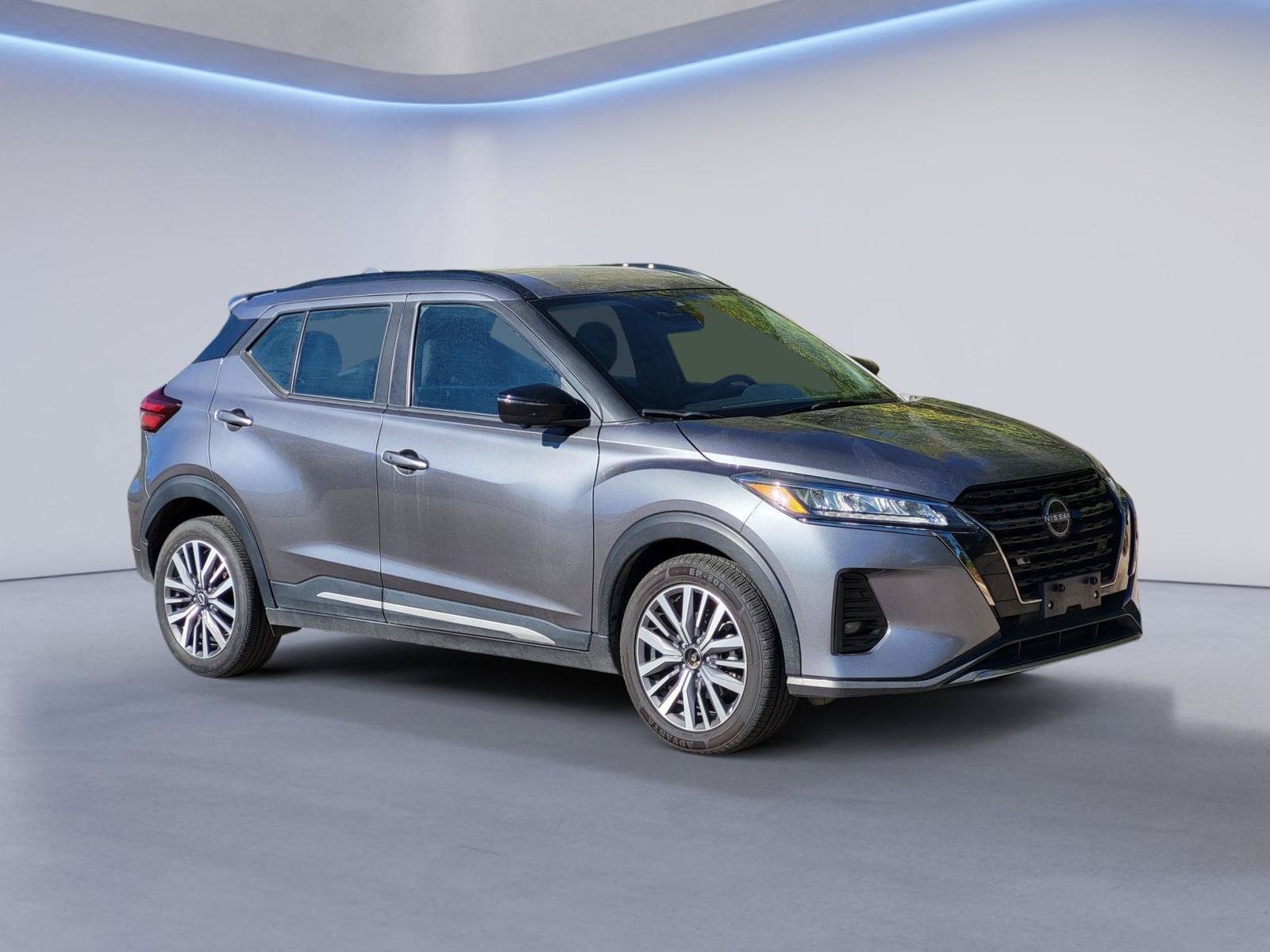 Used 2024 Nissan Kicks SR FWD image 3