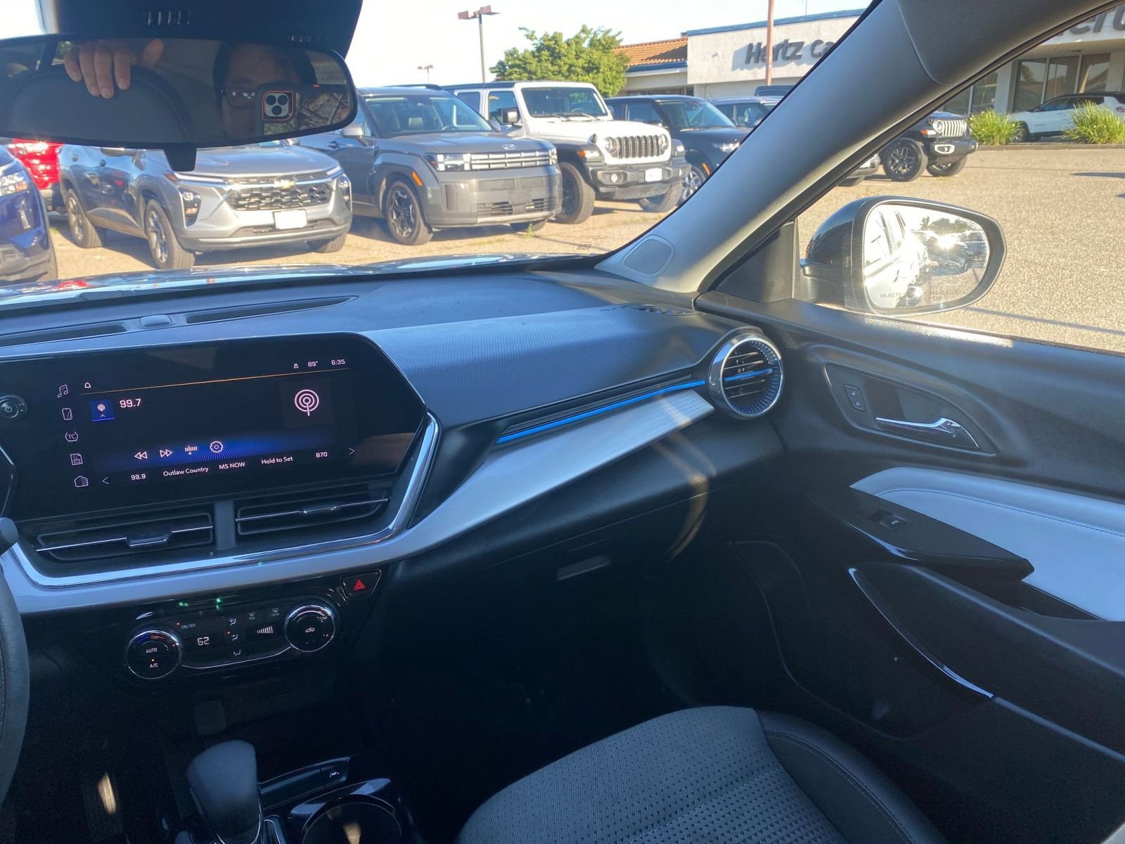 Used 2025 Chevrolet Trax LT FWD image 36