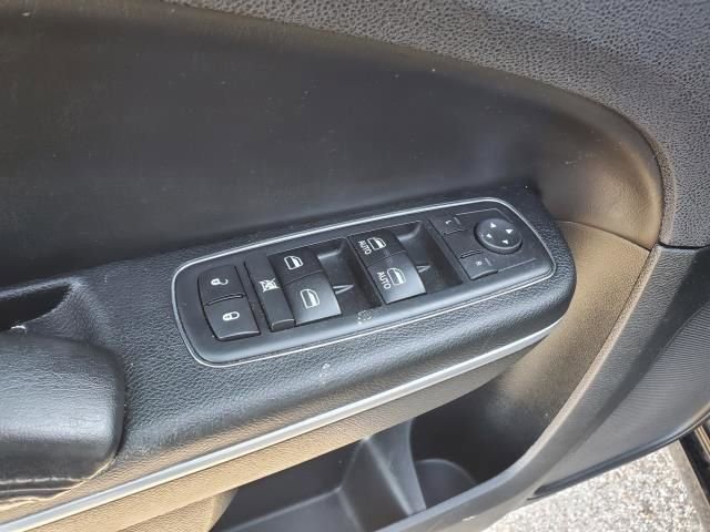 Used 2018 Chrysler 300 Limited image 20