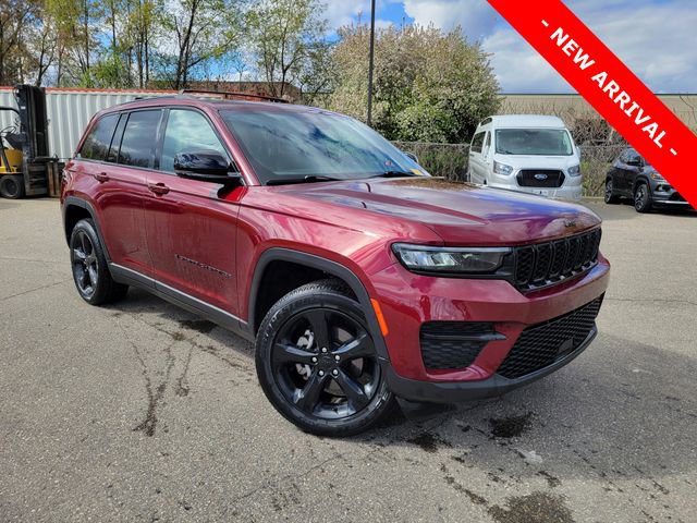 Used 2024 Jeep Grand Cherokee Altitude AWD/4WD image 1