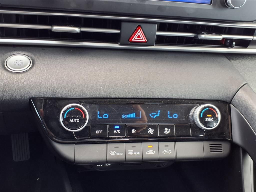 Used 2023 Hyundai Elantra SEL w/ Cargo Package image 19