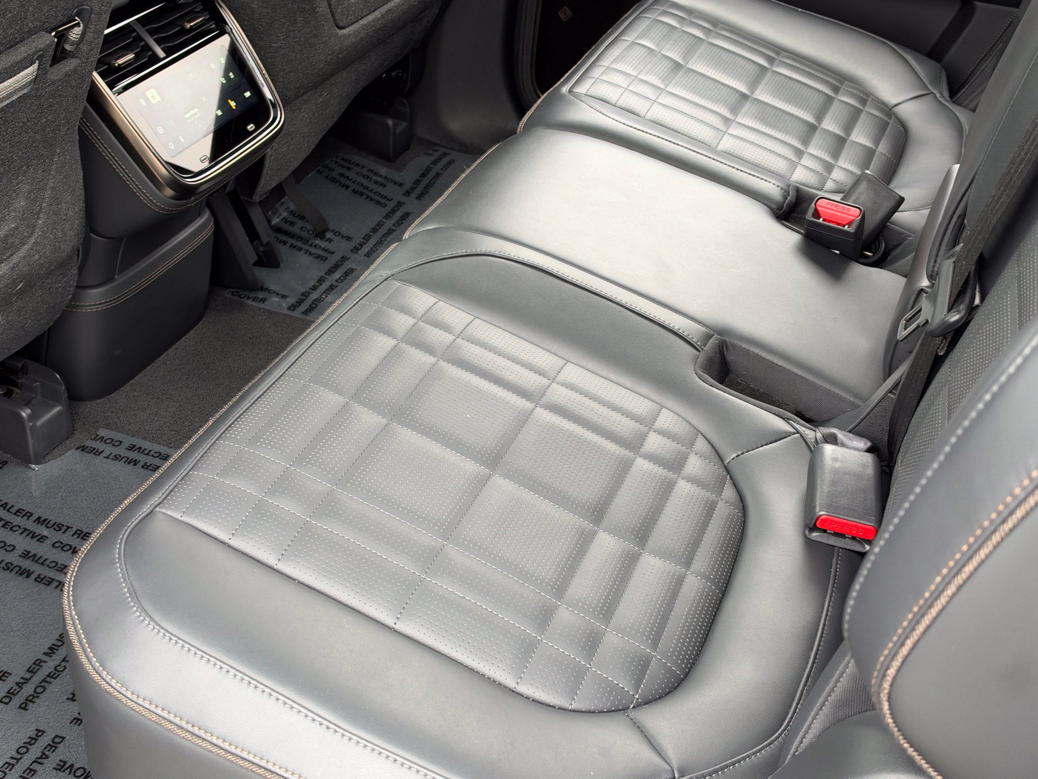 Used 2025 Rivian R1S Premium Dual AWD/4WD image 22