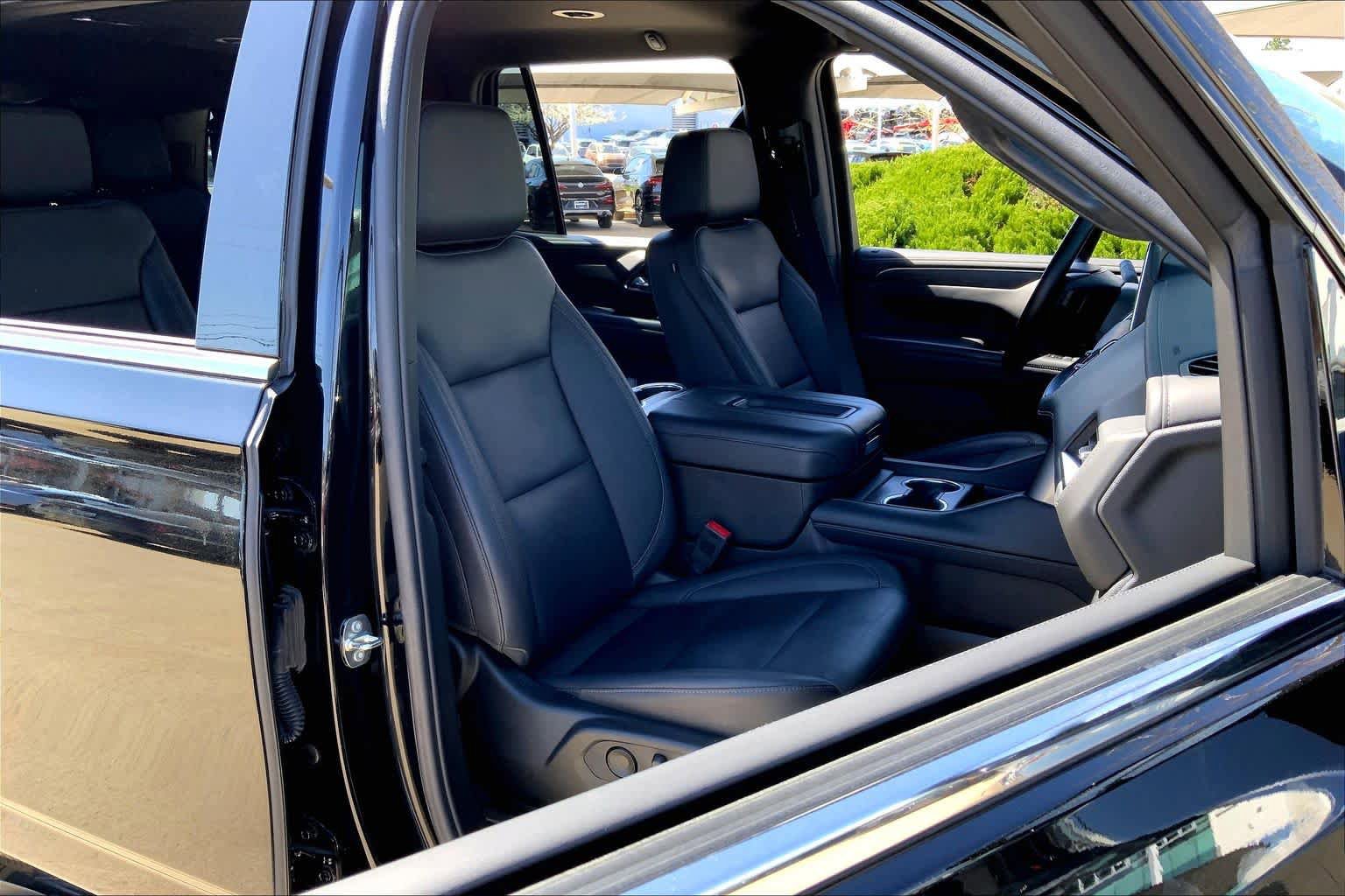 Used 2023 Chevrolet Tahoe LT w/ Luxury Package AWD/4WD image 8