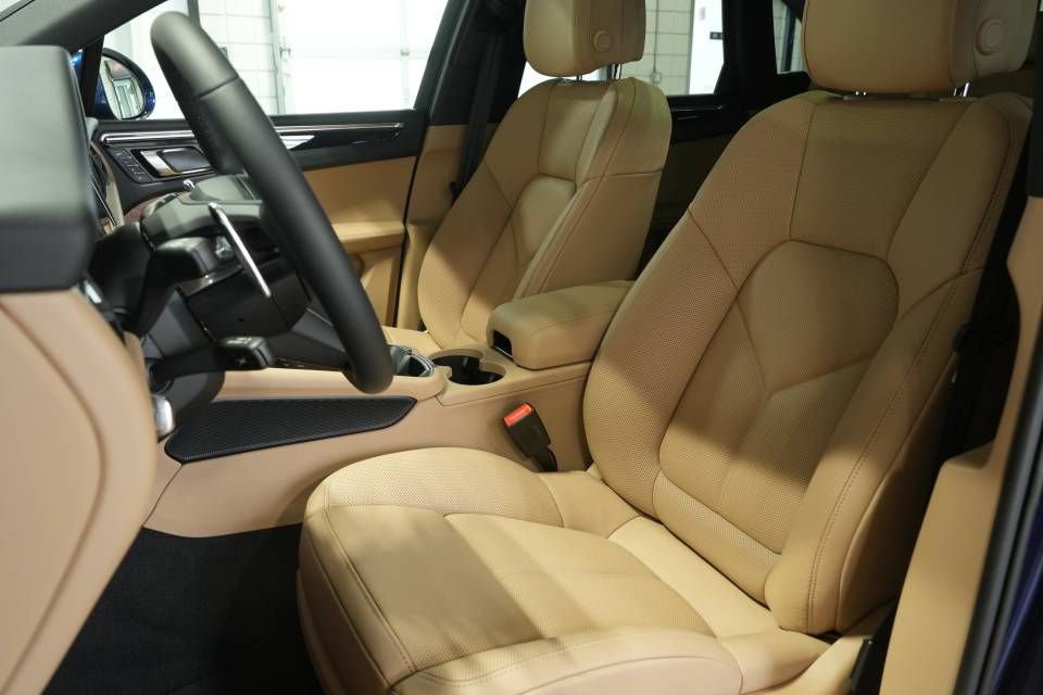 New 2026 Porsche Macan AWD/4WD image 5