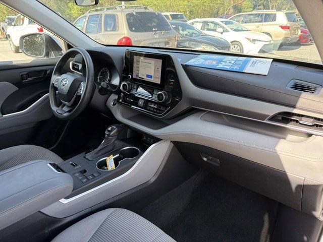 Used 2023 Toyota Highlander L image 18
