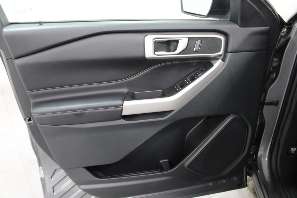 Used 2024 Ford Explorer XLT RWD image 17