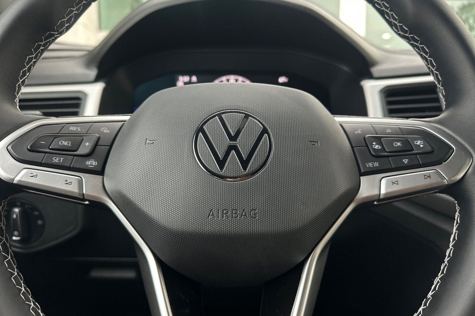 Certified 2022 Volkswagen Atlas Cross Sport SE image 24