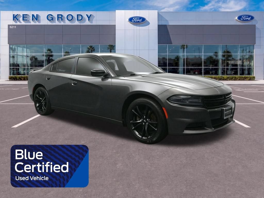 Used 2017 Dodge Charger SE w/ Blacktop Package RWD image 1