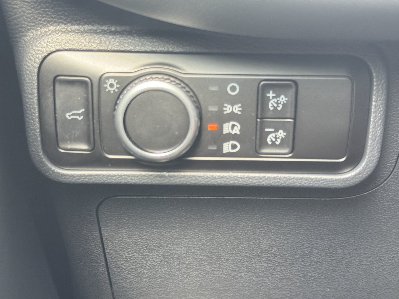 Used 2025 Ford Explorer Active AWD/4WD image 26