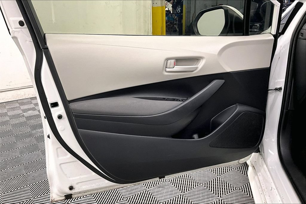 Used 2025 Toyota Corolla LE FWD image 24