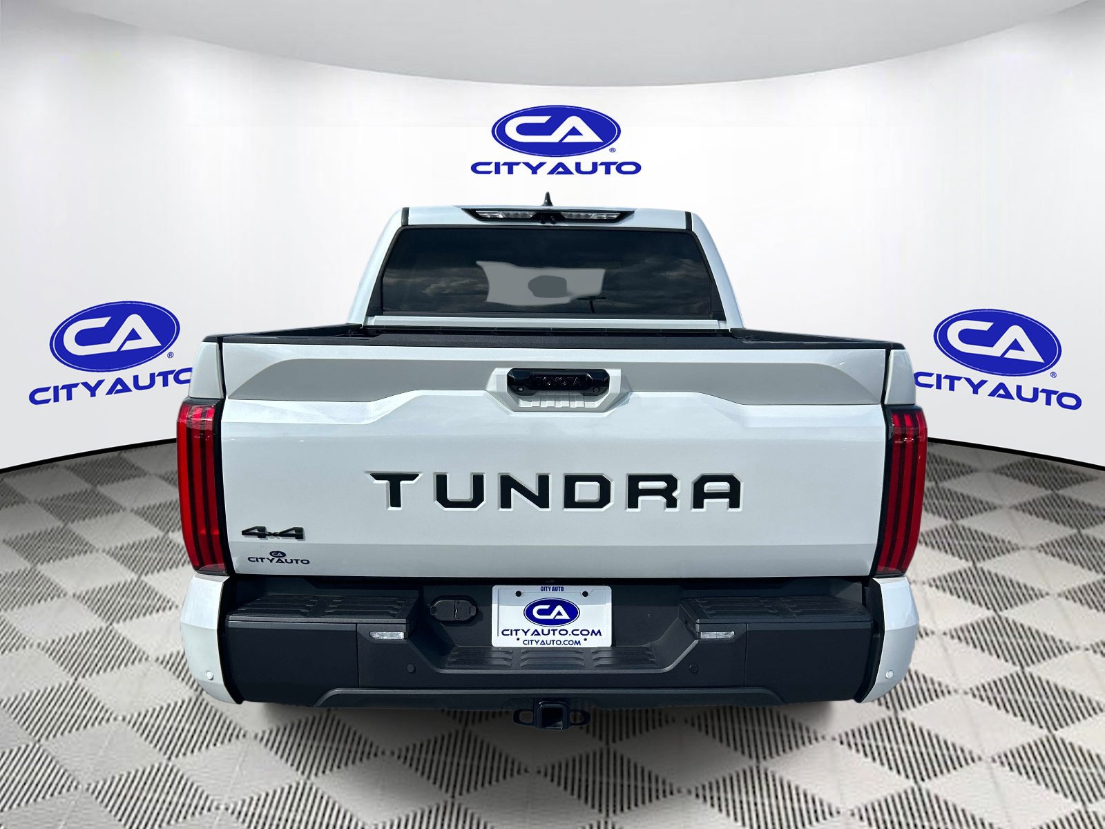 Used 2024 Toyota Tundra Limited w/ TRD Off-Road Package AWD/4WD image 4