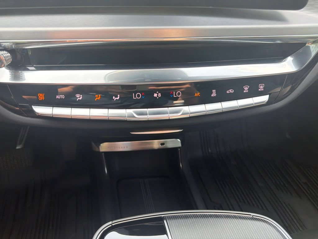 Used 2025 Cadillac Lyriq Luxury w/ LPO, Floor Liner Package AWD/4WD image 27