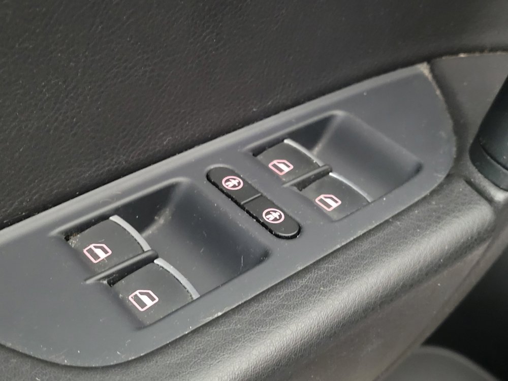 Used 2014 Volkswagen Touareg Lux image 27