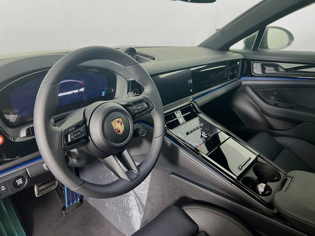 New 2025 Porsche Panamera 4 image 4
