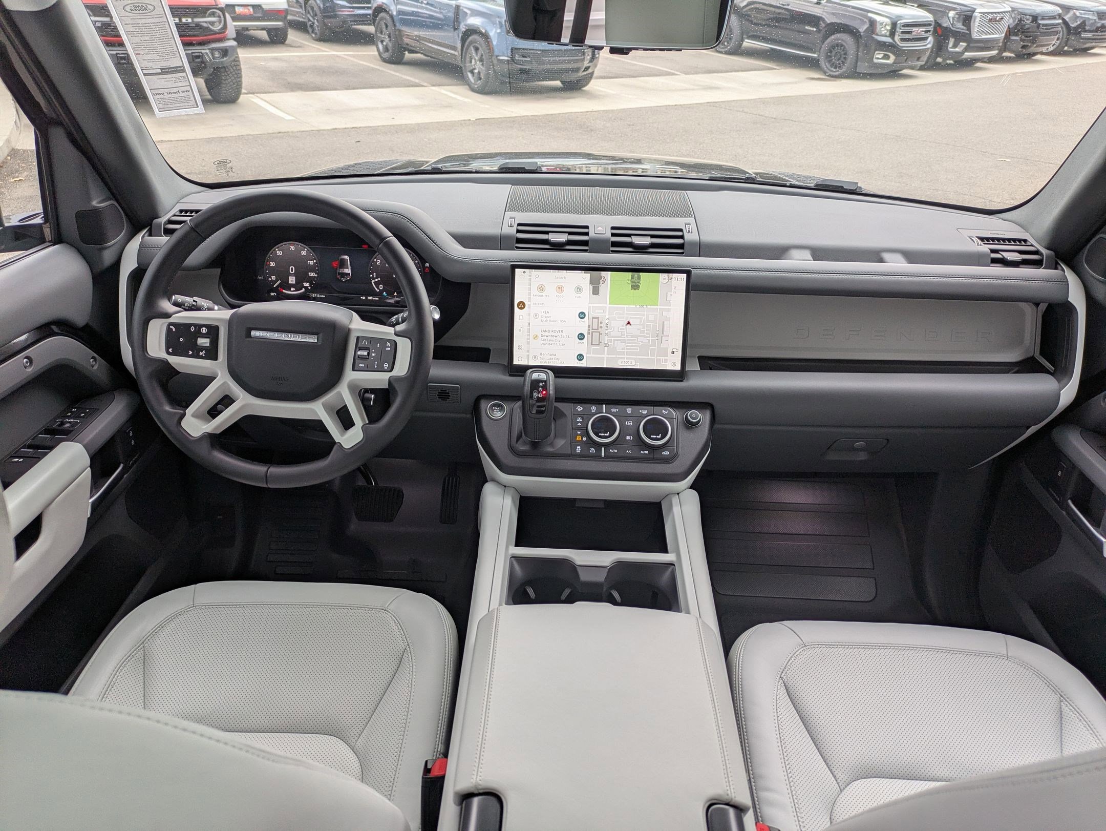 Used 2025 Land Rover Defender 130 S image 28