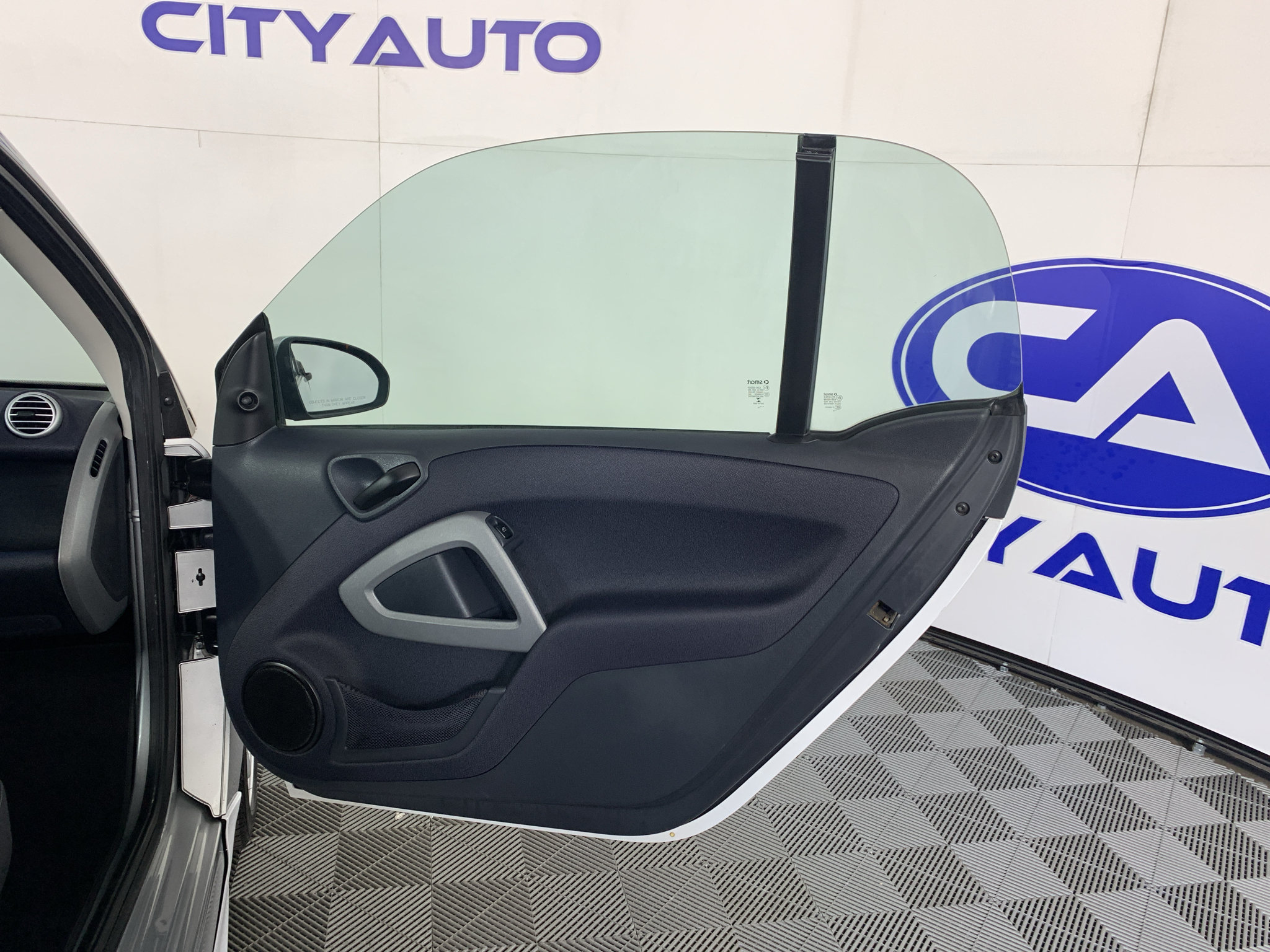 Used 2015 smart fortwo pure RWD image 22