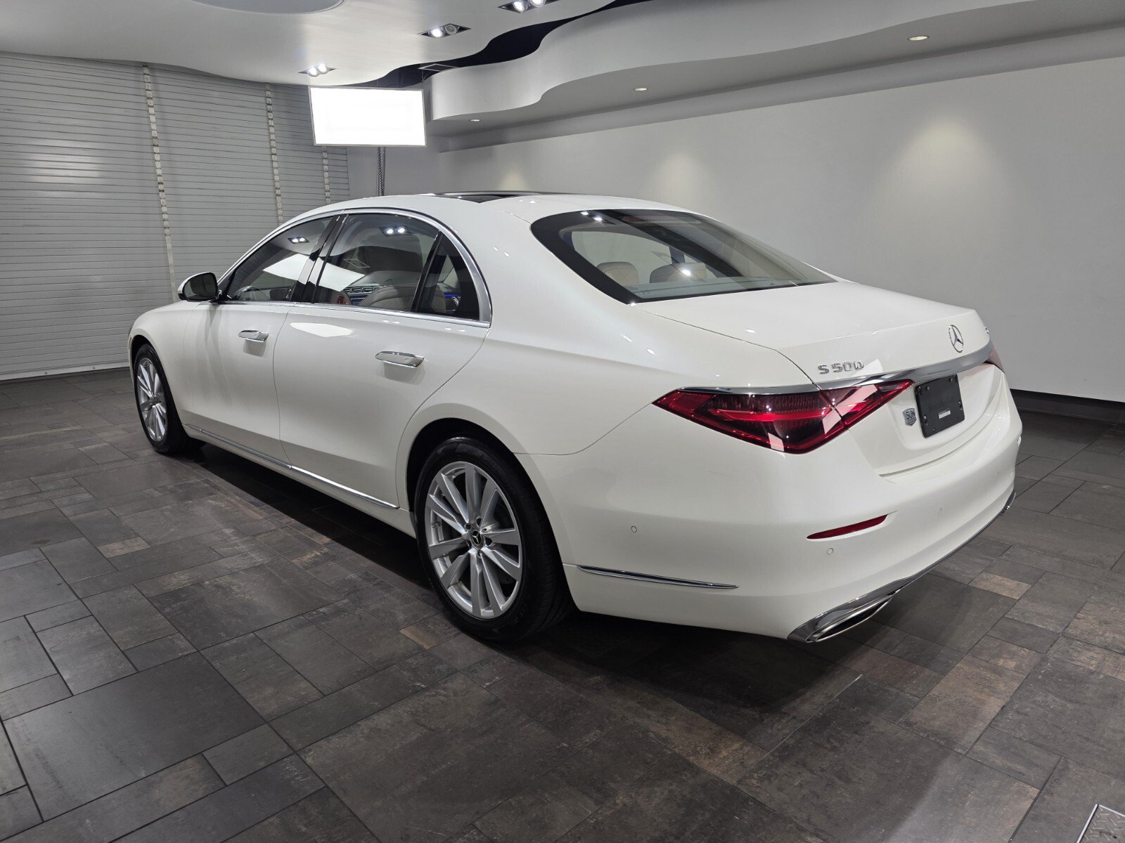 Used 2022 Mercedes-Benz S 500 4MATIC image 4