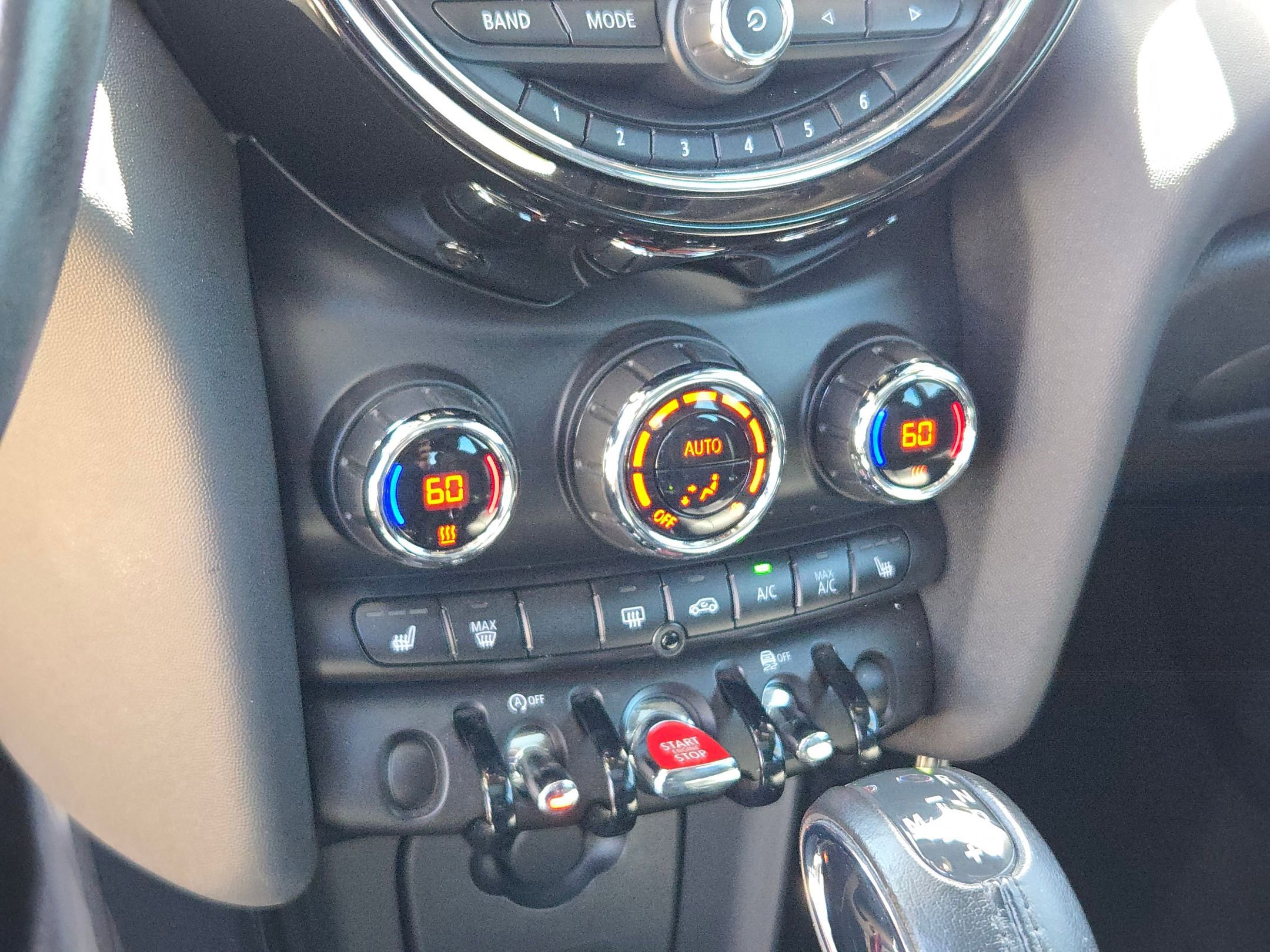 Used 2019 MINI Cooper 2-Door Hardtop image 18