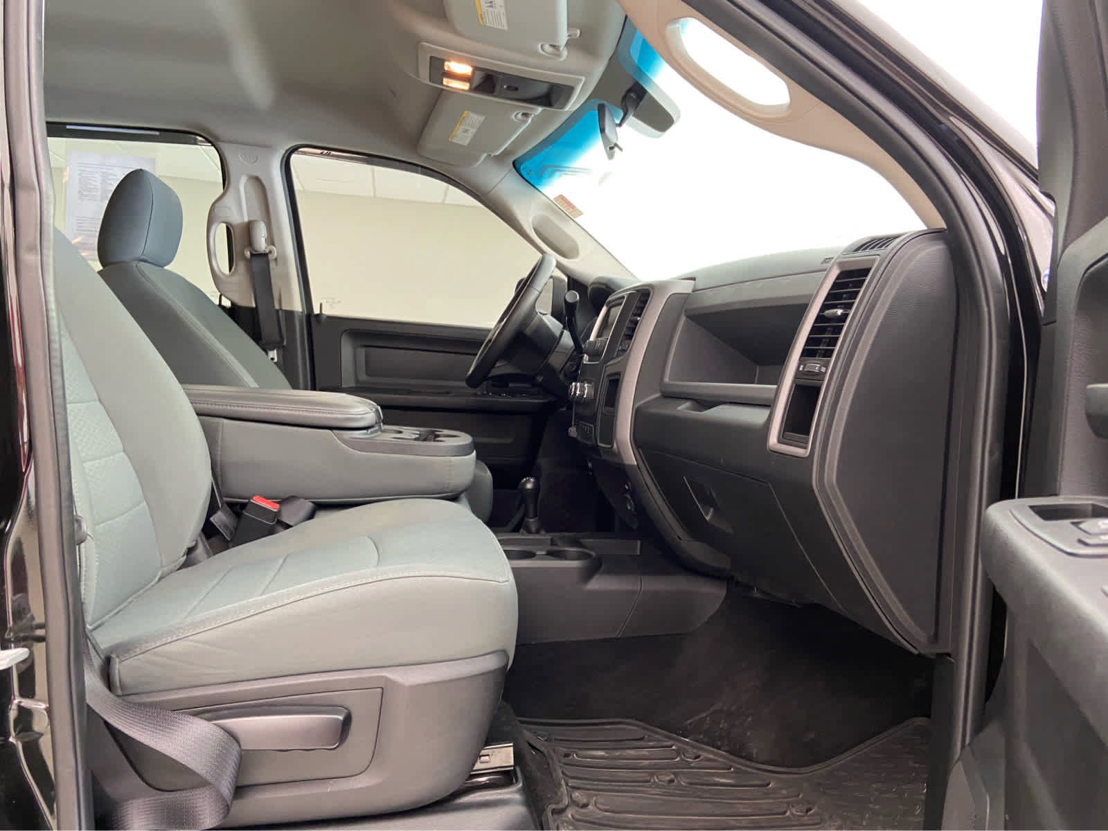 Used 2017 RAM 2500 Tradesman w/ Chrome Appearance Group image 16