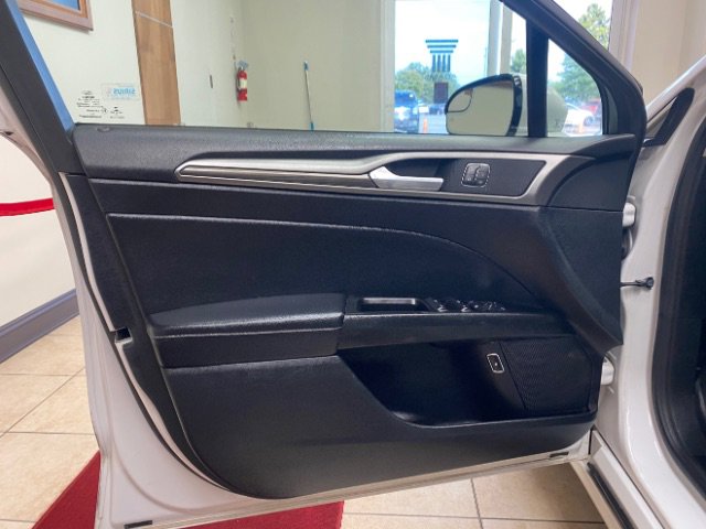 Used 2017 Ford Fusion Energi SE image 11