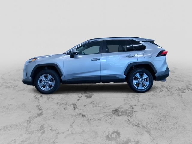 Used 2025 Toyota RAV4 XLE AWD/4WD image 7
