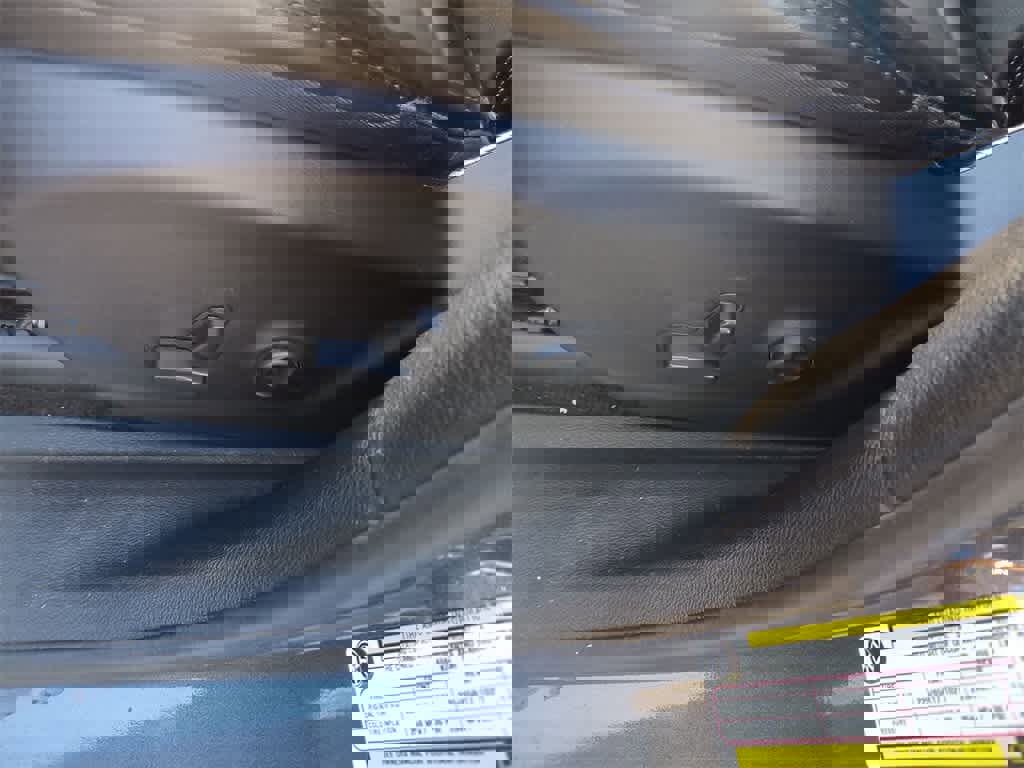 Used 2019 Jeep Cherokee Latitude Plus w/ Comfort/Convenience Group image 12