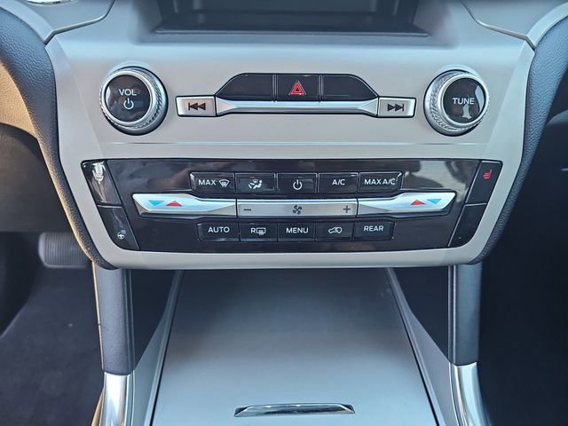 Used 2022 Ford Explorer XLT w/ Equipment Group 202A image 28