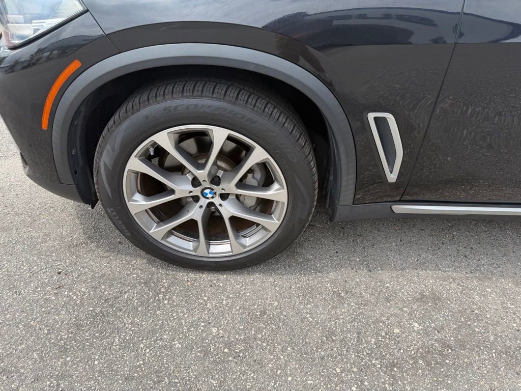 Used 2019 BMW X5 xDrive40i w/ Premium Package 2 AWD/4WD image 9