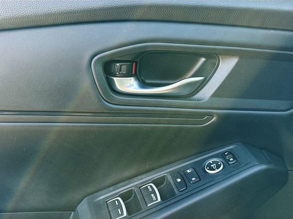 Used 2023 Honda Accord EX image 17